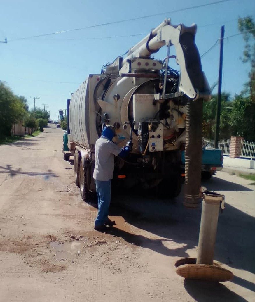 CONTINÚAN LOS TRABAJOS DE DESAZOLVE EN LA RED DE DRENAJE